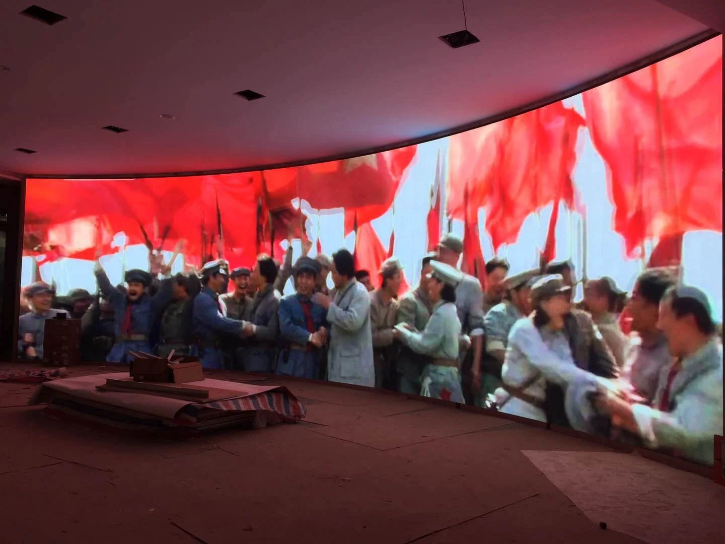 Immersive curved room project using SlimPixel Series fine pitch LED display