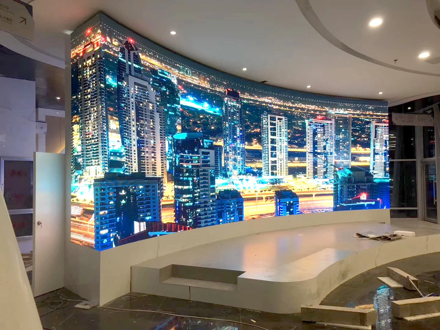 Retail showroom project with seamless fine pitch LED video wall